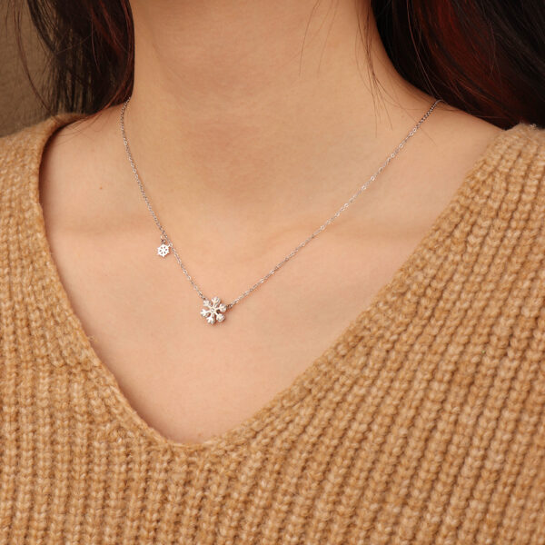 Chris April in stock 316L stainless steel PVD plated zircon snowflake necklace - Image 3