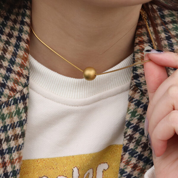 Chris April fashion Jewelry In stock 316L stainless steel simple PVD gold plated luncky ball pendant necklace - Image 3