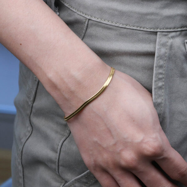 Chris April in stock waterproof 316L stainless steel PVD gold plated non-tarnish stackable herringbone chain bracelet - Image 3