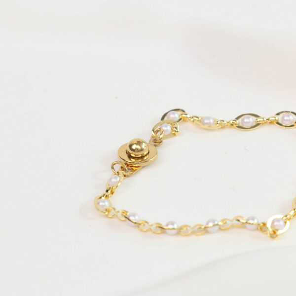 Chris April in stock 316L stainless steel PVD gold plated trendy geometric chain shell pearl bracelet - Image 4