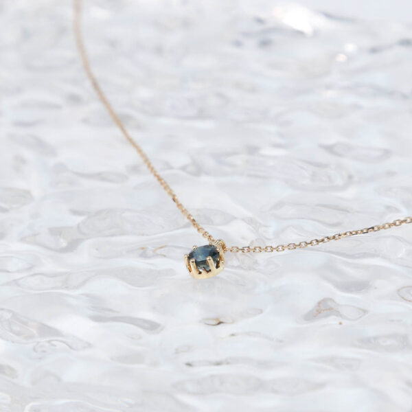 Chris April solid gold round natural blue sapphire pendant necklace - Image 4