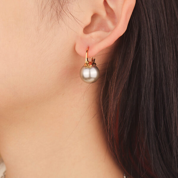 Chris April  Fashion Jewelry 316L Stainless Steel PVD gold plated minimalist shell pearl earrings - Image 5