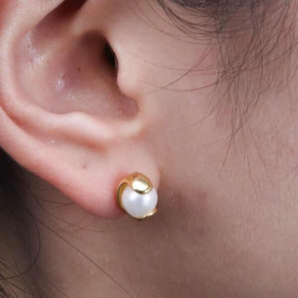 Chris April 925 sterling silver 18k yellow gold plated natural freshwater pearl rotatable stud earrings - Image 5