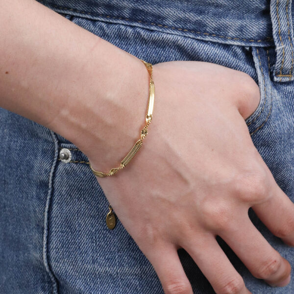 Chris April in stock unique 316L stainless steel PVD gold plated non-tarnish twisting herringbone chain bracelet - Image 3