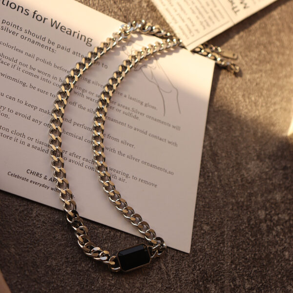 Chris April 316L stainless steel PVD gold plated Geometric simple black stone thick chain necklace - Image 4