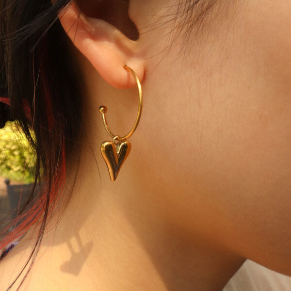 Chris April in stock romantic fashion jewelry 316L Stainless Steel PVD gold plated 3D hearts hoop earring - Image 3