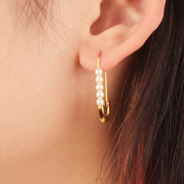 Chris April In Stock Fashion Jewelry 316L Stainless Steel PVD gold plated minimalist pin shape shell pearl earrings - Image 5