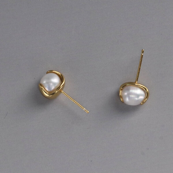 Chris April 925 sterling silver 18k yellow gold plated natural freshwater pearl rotatable stud earrings - Image 4