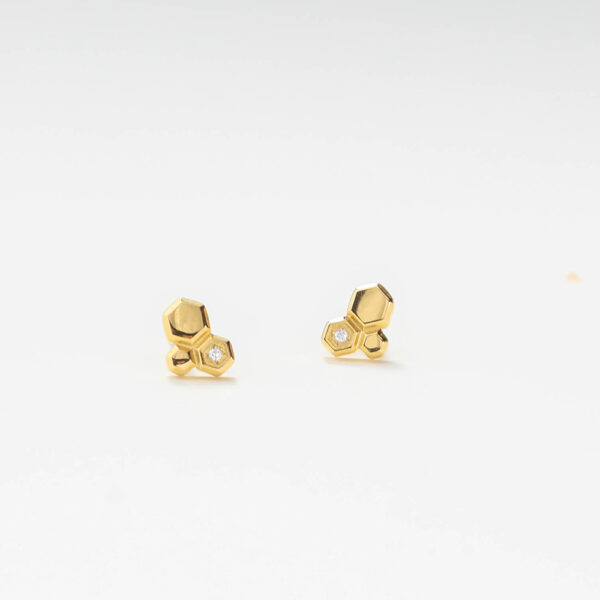 Chris April 316 stainless steel18k gold plated honeycomb mini stud earrings wholesale for women - Image 4