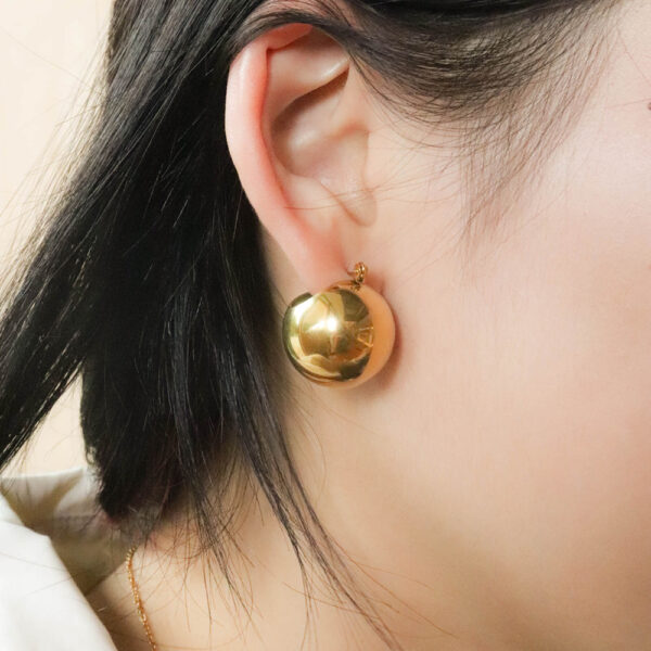 Chris April fashion jewellery 316L stainless steel pvd gold plated non-tarnish round ball hoop earrings - Image 3