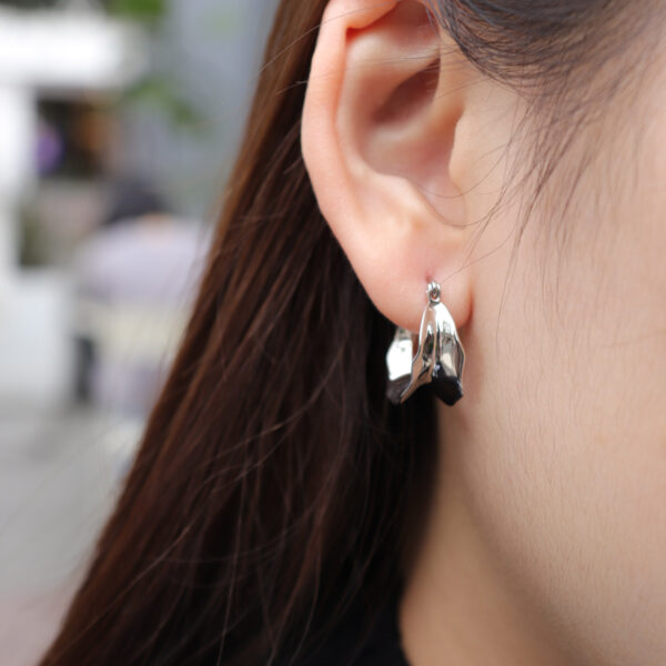 Chris April in stock 925 sterling silver gold plated Minimalist irregular Concave and convex surface earring - Image 5