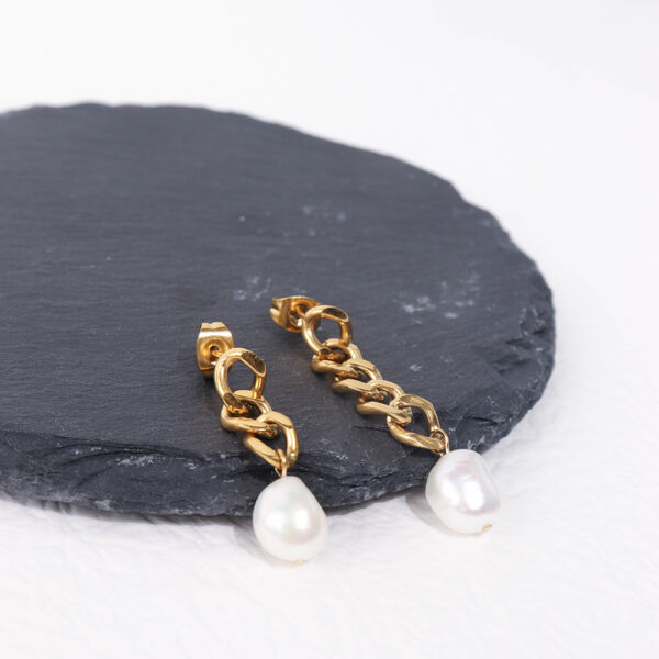 Chris April fashion 316L Stainless Steel PVD plated asymmetry chain freshwater baroque pearl earrings - Image 3