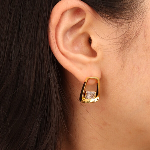 Chris April fashion luxury jewelry brass 18k PVD gold plating twisting square hoop zircon 925 pin earrings - Image 3