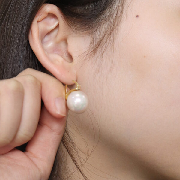 Chris April trendy in stock 925 sterling silver gold plated Minimalist shell pearl stud earrings - Image 3