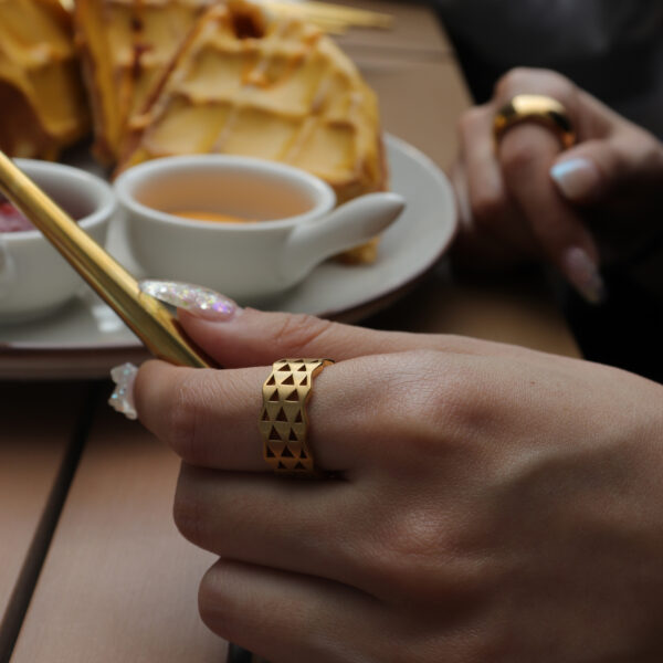 Chris April fashion jewelry 316L stainless steel pvd gold plated Special Flash Sand Triangle Craft Lassa Ring - Image 3