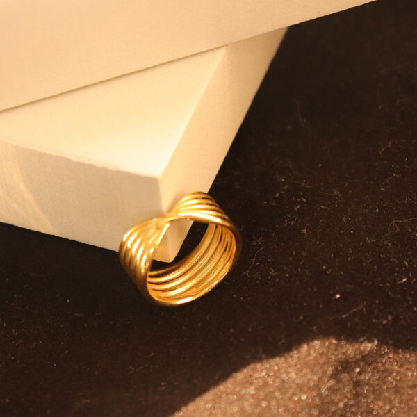 Chris April in stock fashion jewelry 316L stainless steel PVD gold plated Minimalist Twist bow ring - Image 3