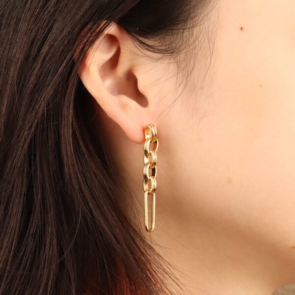 Chris April in stock 316L stainless steel PVD gold plated vintage long asymmetry chunky chain earrings - Image 3