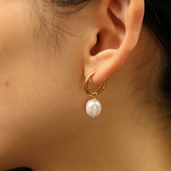 Chris April in stock 316L Stainless Steel PVD gold plated minimalist freshwater pearl hoop earring - Image 3