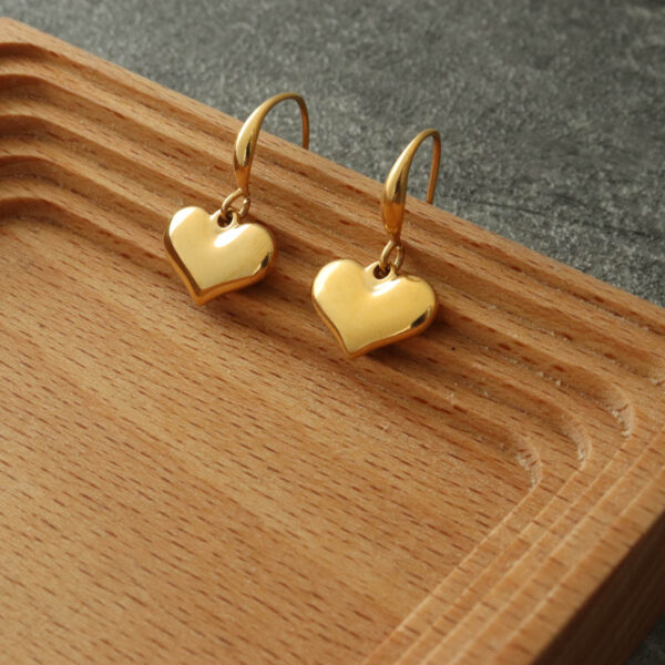 Chris April in stock romantic 316L Stainless Steel PVD gold plated hearts hooks earring for women - Image 4