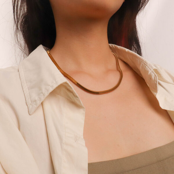 Chris April in stock fashion jewelry PVD gold plated 316L stainless steel flake leaf chain necklace - Image 3