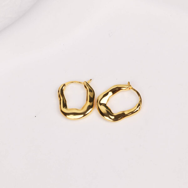 Chris April fine jewelry 18k gold plated 925 sterling silver minimalist bump irregular mirror huggies hoop earrings - Image 3