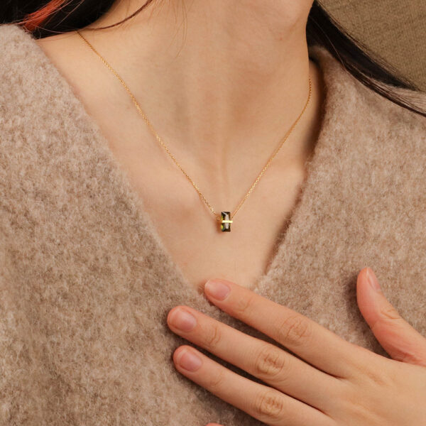 Chris April in stock 316L stainless steel PVD gold plating square gemstone charm synthetic olivine necklace - Image 5