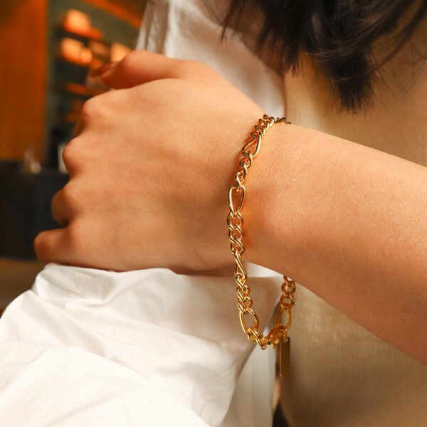 Chris April In stock 925 sterling silver simple gold plated figaro chain bracelet for women - Image 5