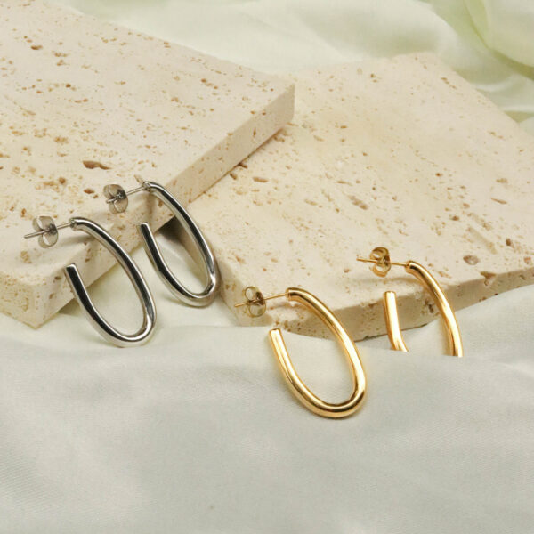 Chris April in stock fashion jewelry Titanium steel PVD gold plated non-tarnish oval hoop earrings for women - Image 4