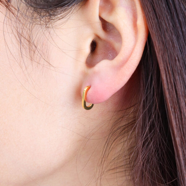 Chris April 316L stainless steel U-turn small 18k gold plated hoops earrings for women - Image 4