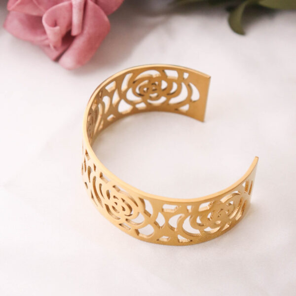 Chris April in stock vintage design 316L stainless steel PVD gold plated camellia bangle cuff bracelet - Image 4