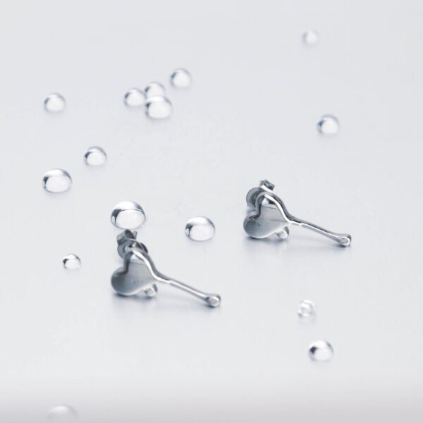 Chris April  non-tarnish 316L stainless steel18k PVD gold plated new-design cute dripping heart stud earrings - Image 4