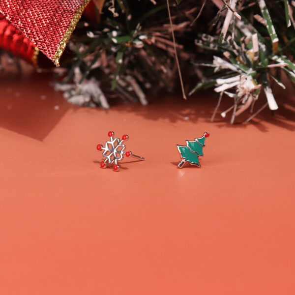 Chris April fine jewelry 925 sterling silver irregular christmas tree snow flake earrings - Image 4