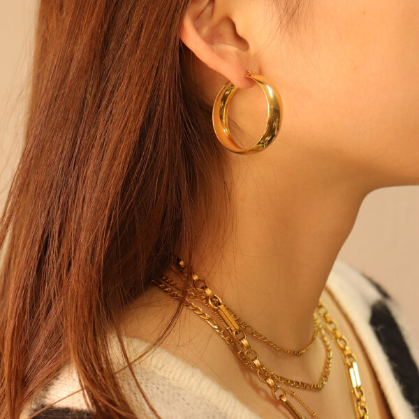 Chris April fashion jewelry in stock 316L stainless steel PVD gold plated Glossy retro big hoop earring - Image 5