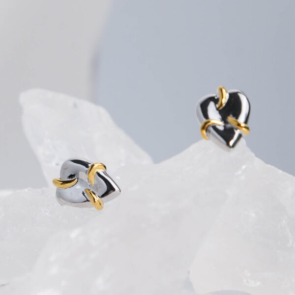 Chris April fine jewelry 925 Sterling Silver rhodium gold plated in stock vintage simple heart two-tone stud earrings - Image 4