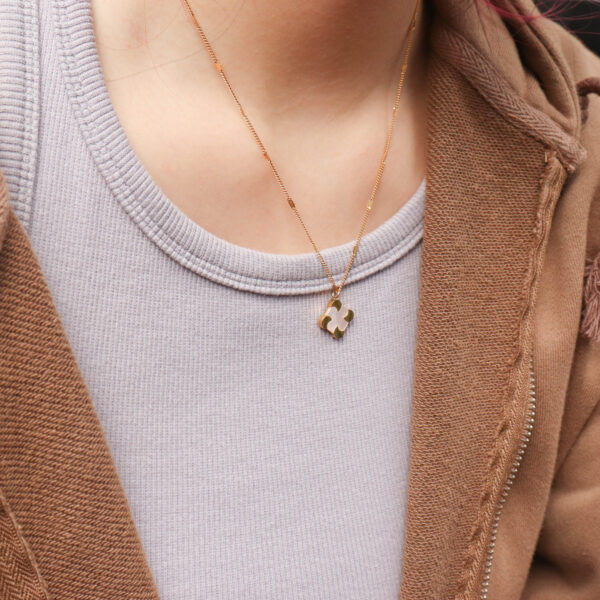 Chris April in stock 316L stainless steel water-proof PVD gold plated natural shell pendant necklace for women - Image 3