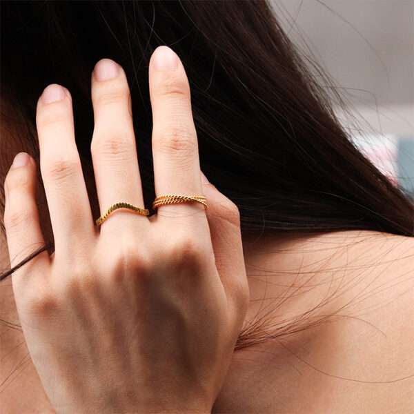 Chris April in stock 316L stainless steel PVD gold plating rope triplet ring - Image 5