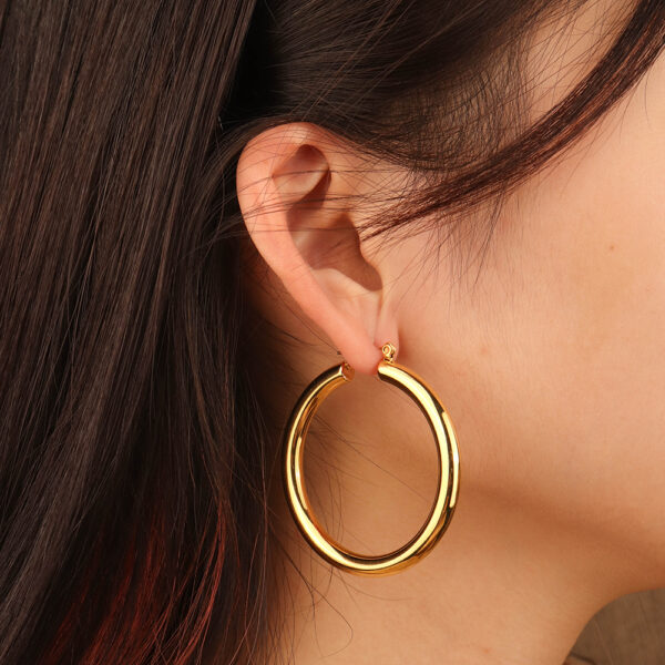 Chris April fashion in stock 316L Stainless Steel PVD  gold plated minimalist glossy hoop earring - Image 4