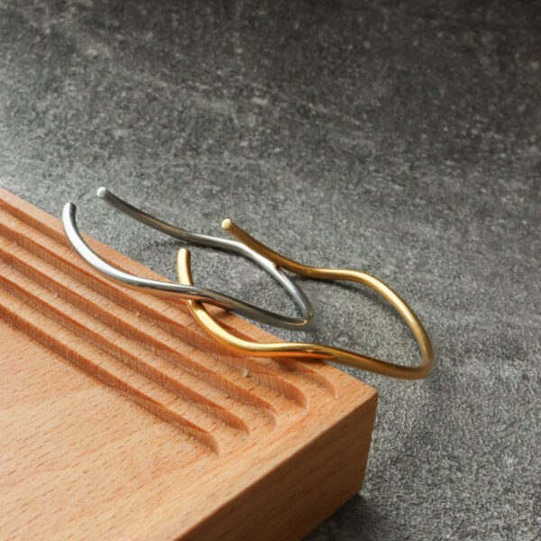 Chris April fashion jewelry 316L Stainless steel PVD gold plated irregular shape mobius cuff bracelet - Image 4