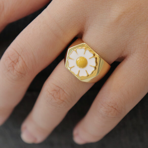 Chris April 925 sterling silver gold plated white glaze daisy rings - Image 3