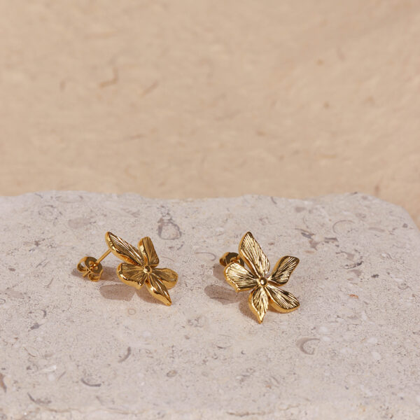 Chris April fashion jewelry 316L Stainless Steel PVD plated vivid flower stud earrings - Image 3