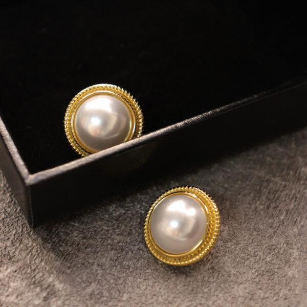 Chris April in stock 925 sterling silver Korean version gold plated simple shell pearl stud earrings - Image 4