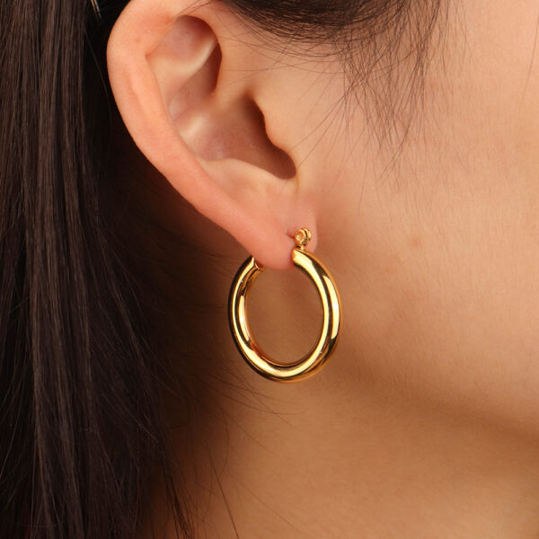 Chris April fashion in stock 316L Stainless Steel PVD  gold plated minimalist glossy hoop earring - Image 3