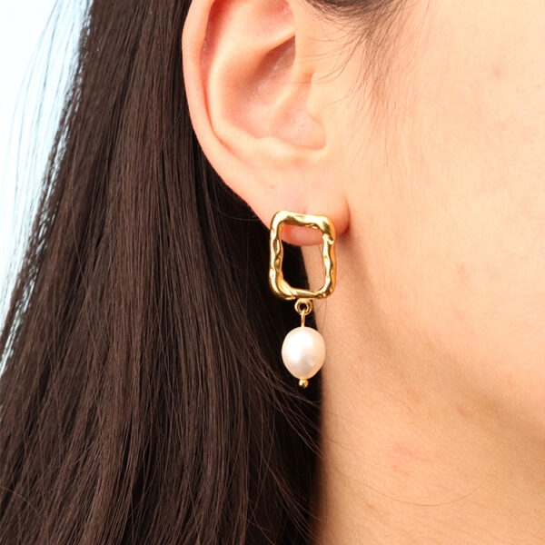 Chris April 316L stainless steel PVD gold plated natural freshwater pearls orgainc hoops earring - Image 5