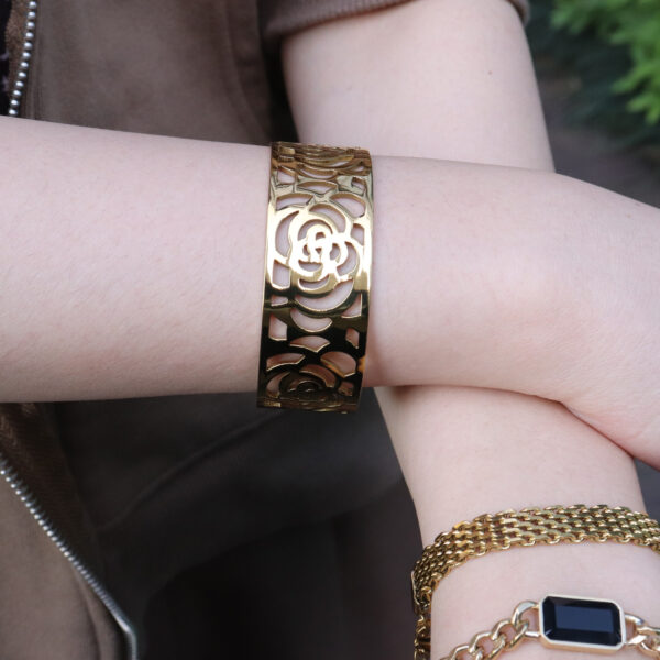 Chris April in stock vintage design 316L stainless steel PVD gold plated camellia bangle cuff bracelet - Image 3