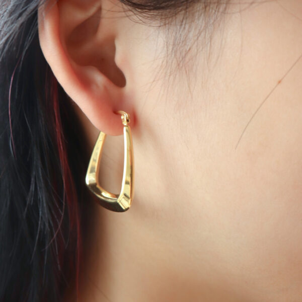 Chris April fashion in stock 316L Stainless Steel PVD gold plated minimalist triangle hoop earring - Image 5