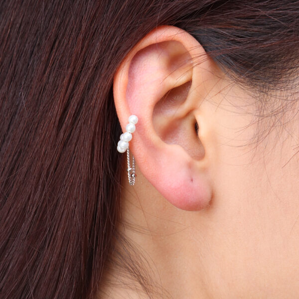 Chris April 925 sterling silver shell pearl ear cuff with satellite chain for non pierced ears - Image 4