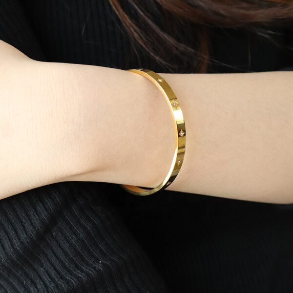 Chris April fashion design 316L stainless steel simple PVD gold plated personalized Modern Streamer ten octagon open bracelet - Image 5