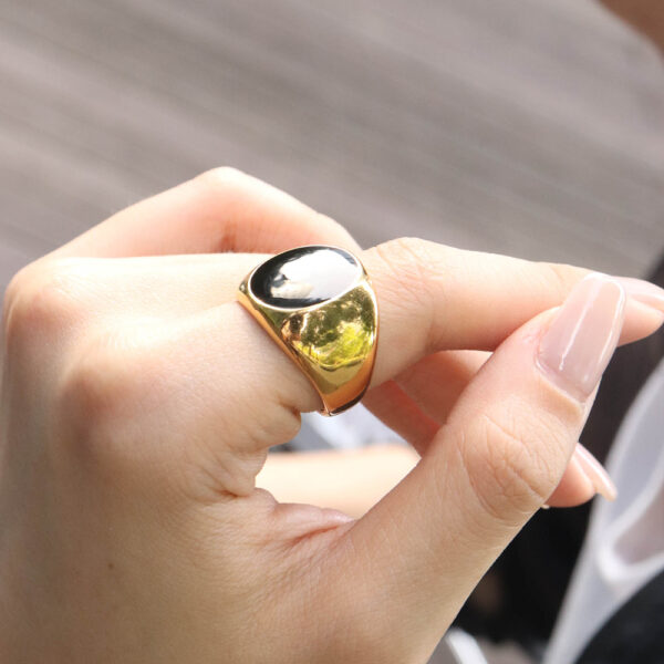 Chris April in stock fashion jewelry PVD gold plated 316L stainless steel black enamel signet ring for women - Image 5