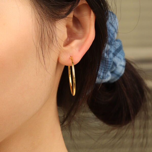 Chris April in stock 925 sterling silver Korean version gold plated glossy hoop earrings - Image 4