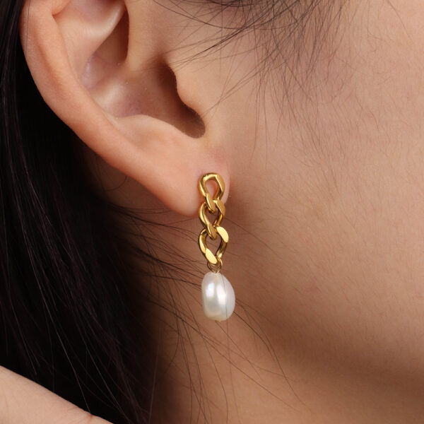 Chris April fashion 316L Stainless Steel PVD plated asymmetry chain freshwater baroque pearl earrings - Image 5